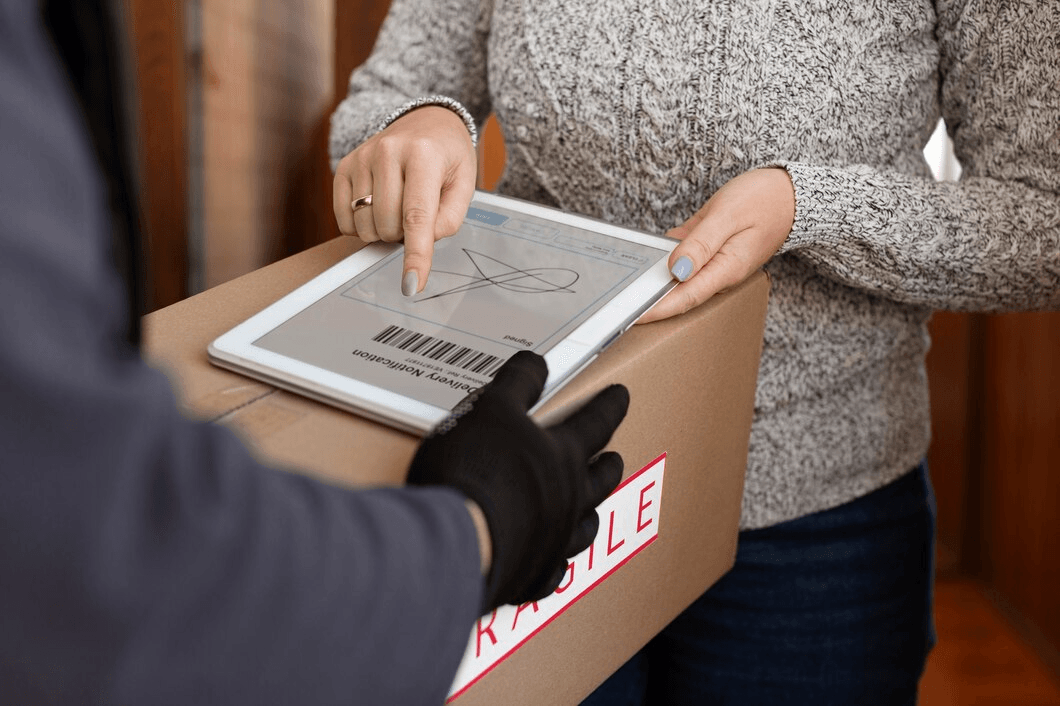 Studi kasus penggunaan Electronic Proof of Delivery (e-PoD) dalam industri tekstil. Sistem PoD membantu memastikan keakuratan pengiriman kain dari Solo ke Jakarta dengan tracking GPS dan tanda tangan digital