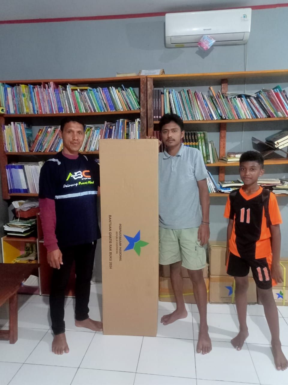 Been There Done That - Pengiriman Rak Perpustakaan